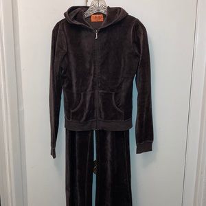 A vintage juicy suit 💛